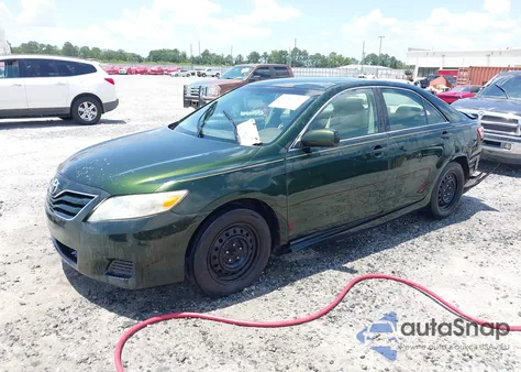 2010 Toyota Camry Le z USA, uszkodzony, nr VIN 4T1BF3EK2AU542631